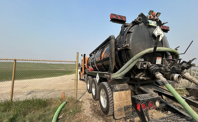 best-vacuum-truck-services-canada Vacuum truck